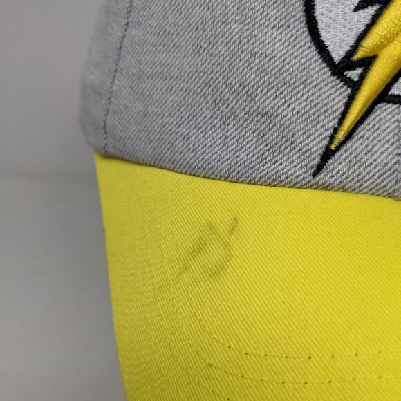 Six Flag Men's Strapback Hat Gray Yellow Embroidered The Flash Lightning Logo - Picture 3 of 11